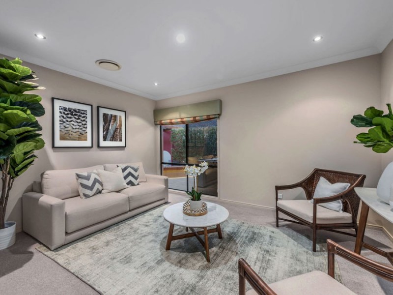 7 Rowland Avenue, Wakerley QLD 4154