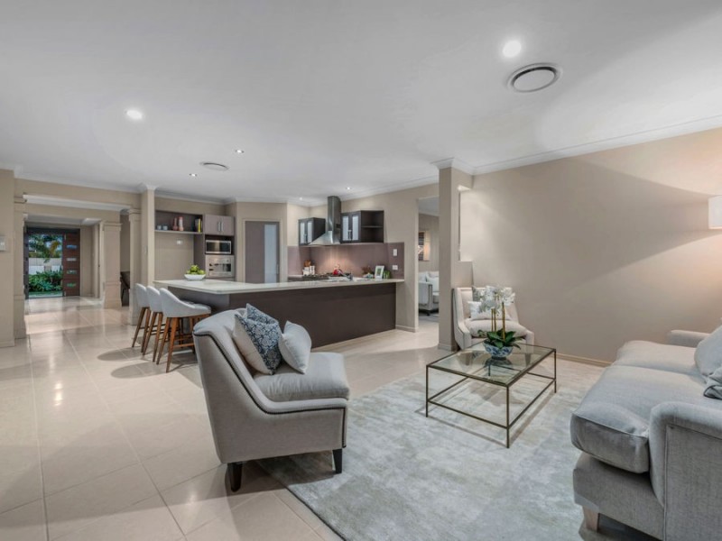 7 Rowland Avenue, Wakerley QLD 4154