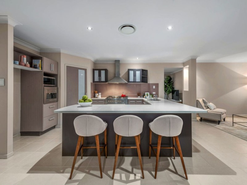 7 Rowland Avenue, Wakerley QLD 4154