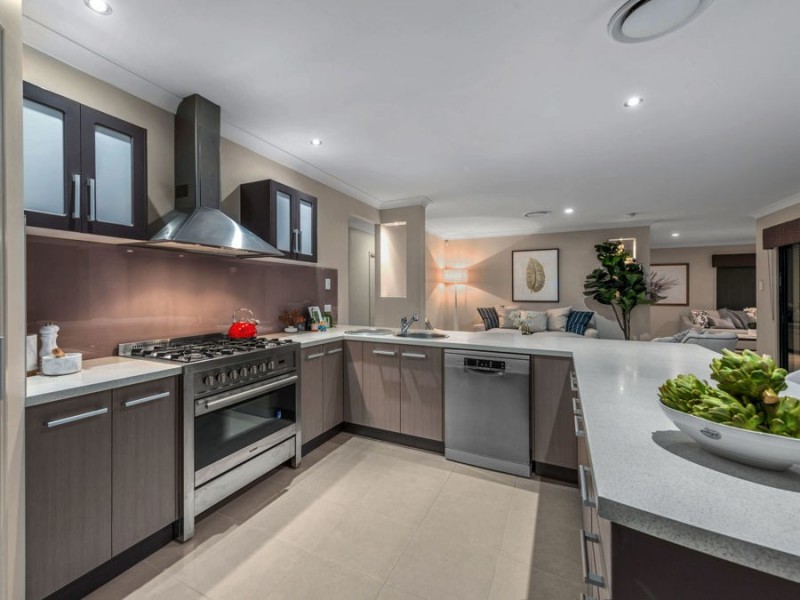 7 Rowland Avenue, Wakerley QLD 4154