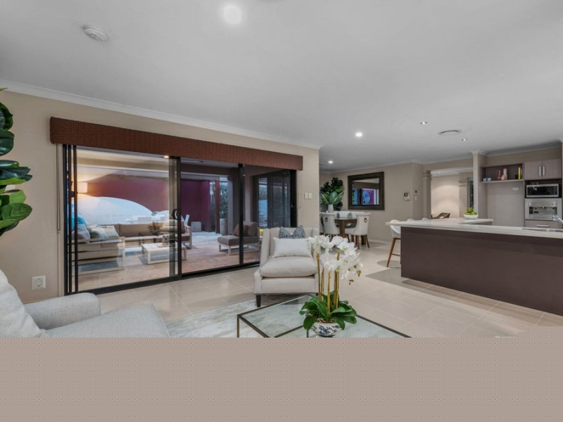 7 Rowland Avenue, Wakerley QLD 4154