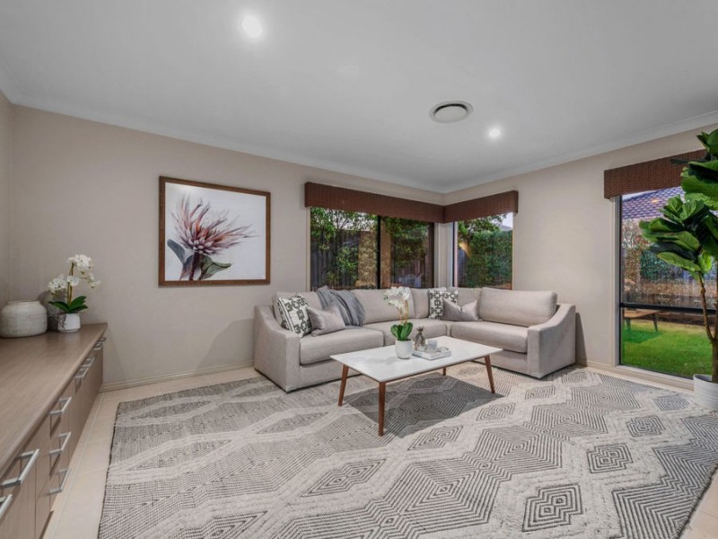 7 Rowland Avenue, Wakerley QLD 4154