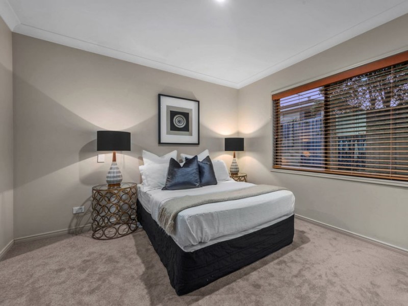 7 Rowland Avenue, Wakerley QLD 4154