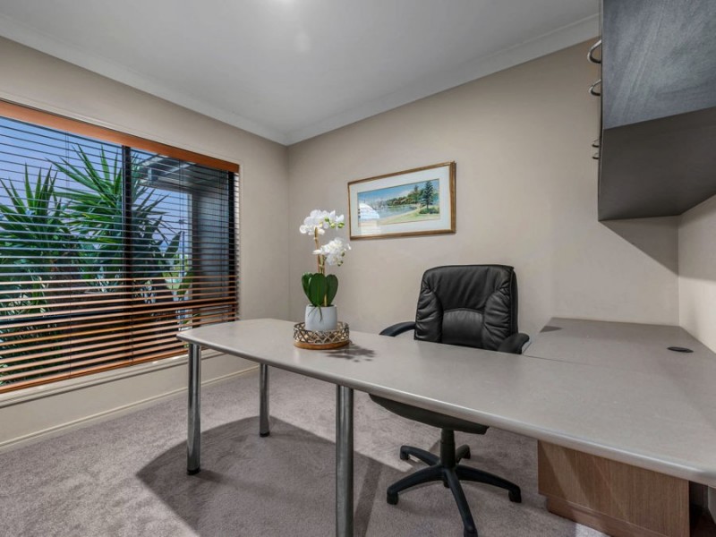 7 Rowland Avenue, Wakerley QLD 4154