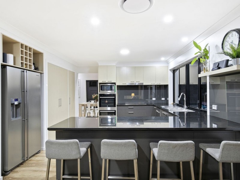 19 Scribbly Close, Lota QLD 4179