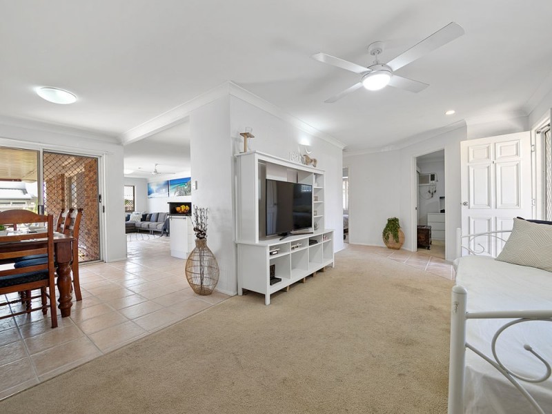 16 Brett Place, Wynnum West QLD 4178