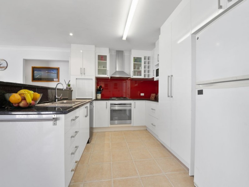 16 Brett Place, Wynnum West QLD 4178