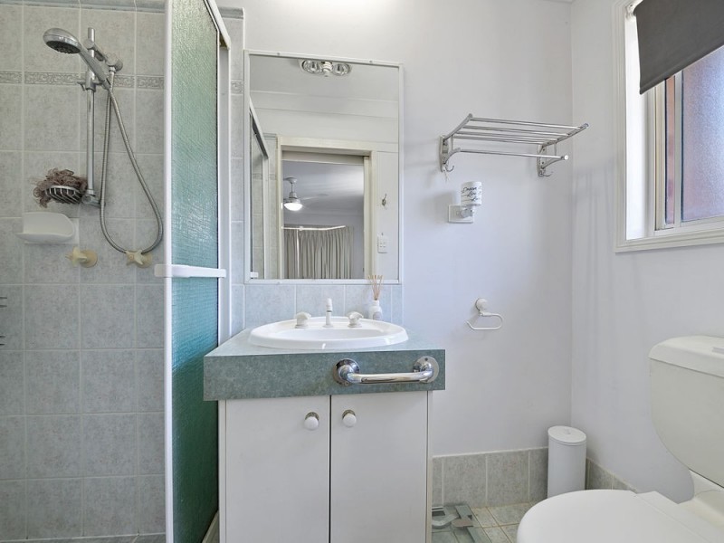 16 Brett Place, Wynnum West QLD 4178