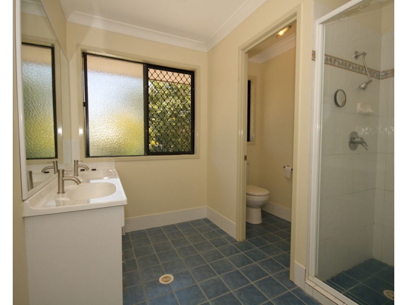 18 McCurley Street, Wynnum West QLD 4178