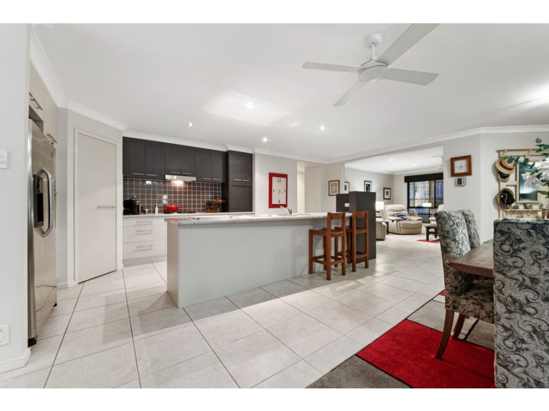 1 Nursery Place, Wakerley QLD 4154