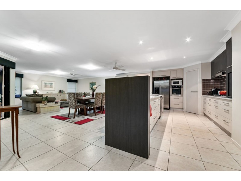 1 Nursery Place, Wakerley QLD 4154
