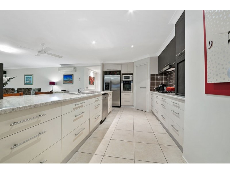 1 Nursery Place, Wakerley QLD 4154