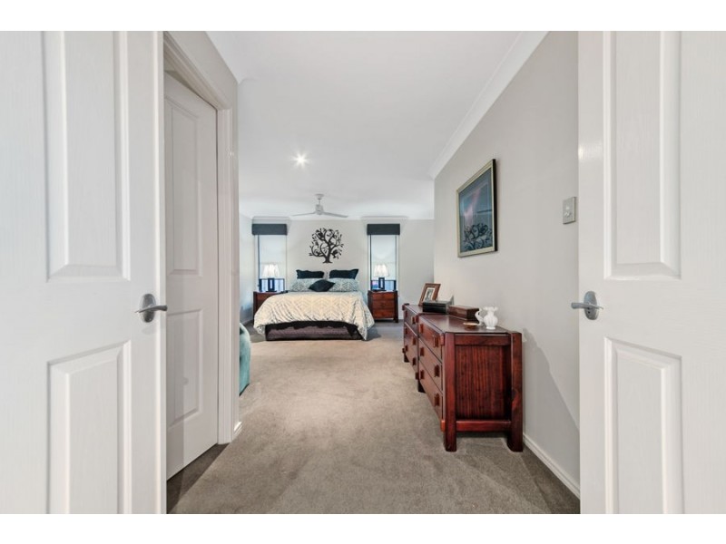1 Nursery Place, Wakerley QLD 4154