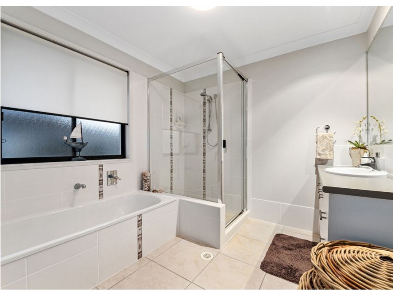 1 Nursery Place, Wakerley QLD 4154