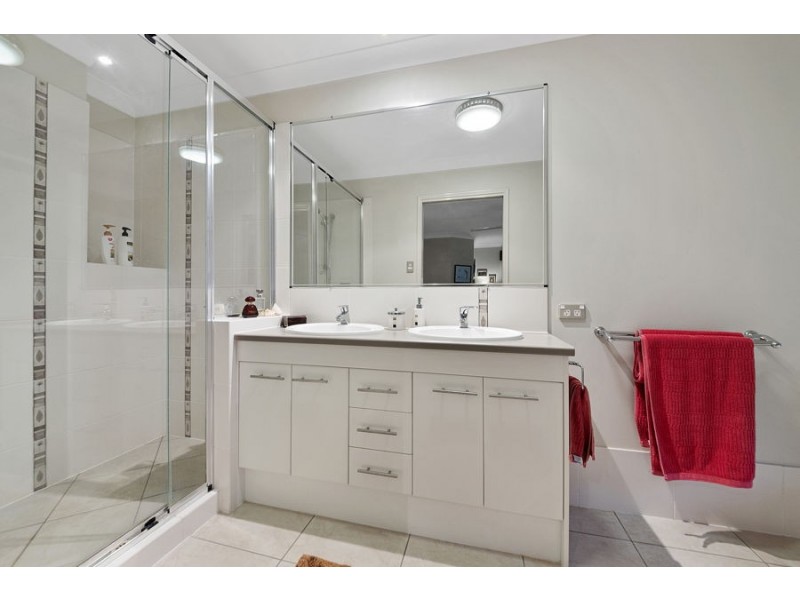 1 Nursery Place, Wakerley QLD 4154