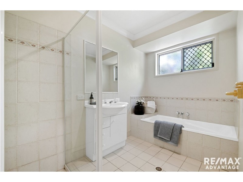 10 Mitchell Place, Belmont QLD 4153