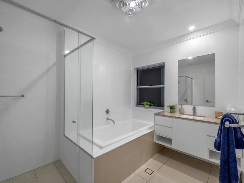 14 Feathertail Pl, Gumdale QLD 4154