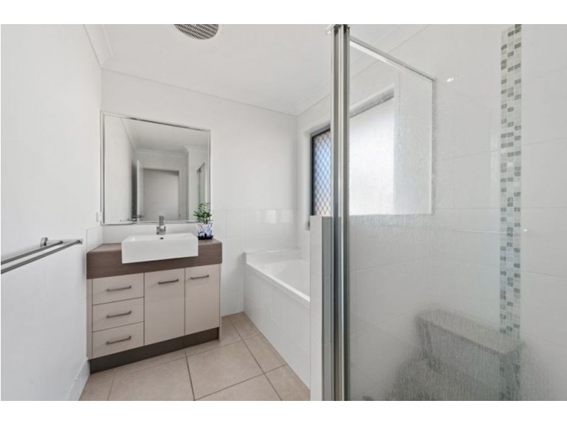 8 Heysen Close, Doolandella QLD 4077