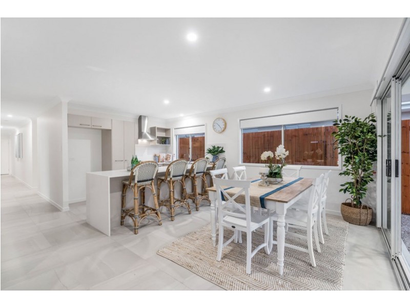 25 Chestnut Street, Wynnum QLD 4178