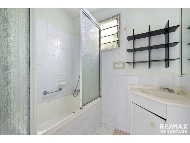 76 Cedar St, Wynnum QLD 4178