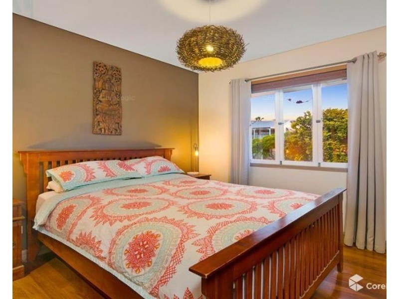 11 Bushing Street, Wynnum West QLD 4178