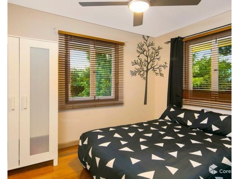 11 Bushing Street, Wynnum West QLD 4178