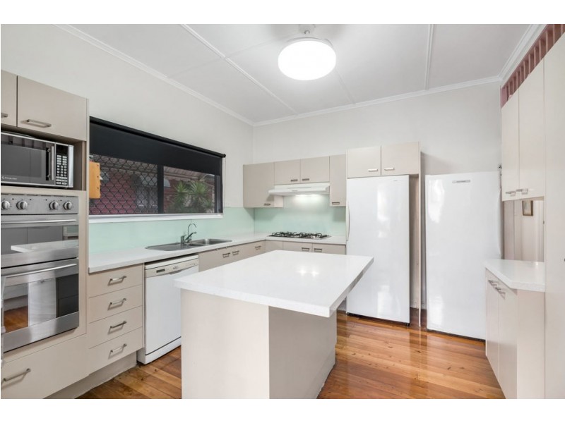 69 Donald Street, Camp Hill QLD 4152