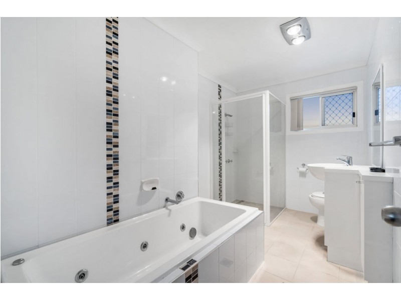 69 Donald Street, Camp Hill QLD 4152