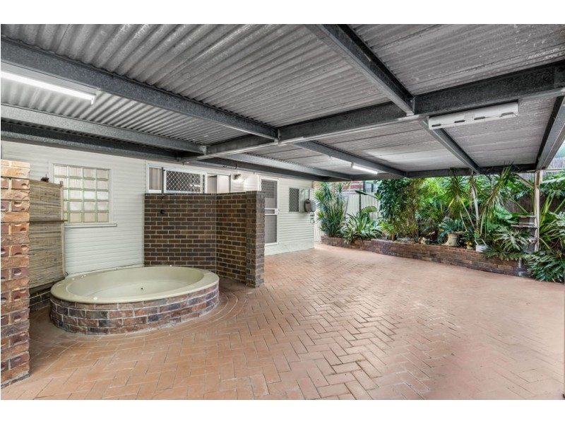 69 Donald Street, Camp Hill QLD 4152