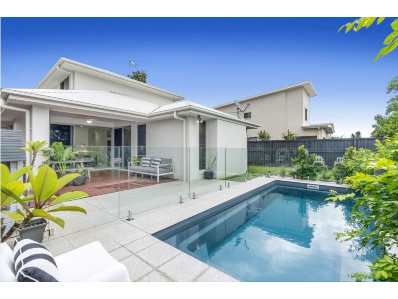 2 Commodore Place, Manly West QLD 4179