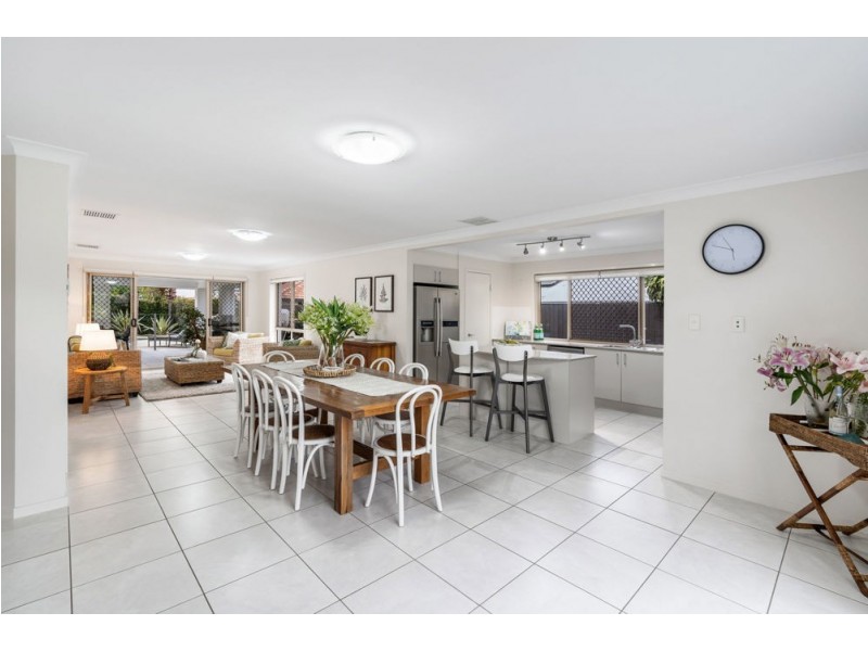 16 Diana Place, Manly West QLD 4179