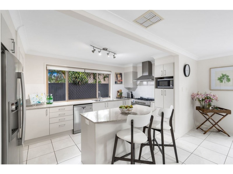 16 Diana Place, Manly West QLD 4179