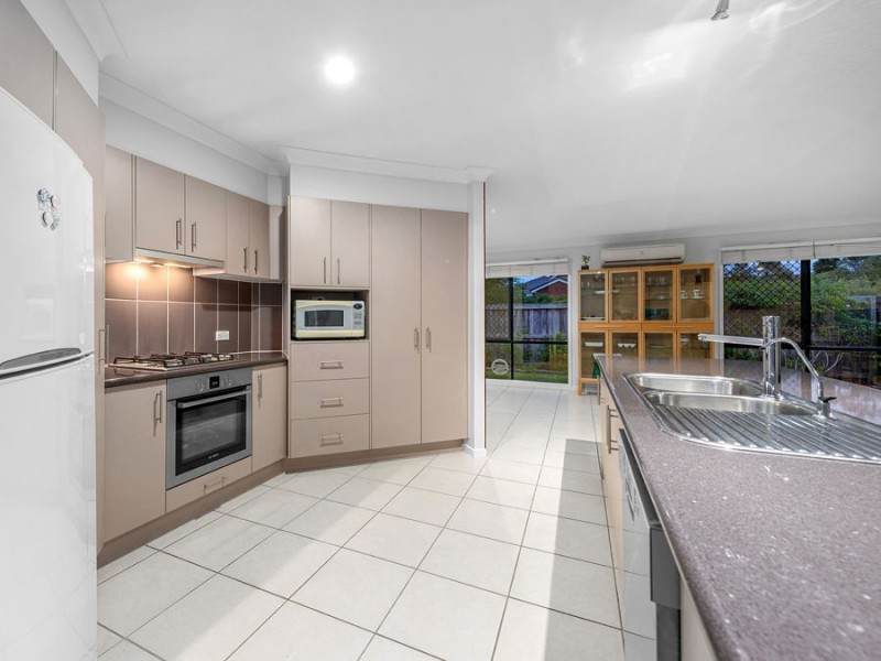 31 Paperbark Place, Wakerley QLD 4154