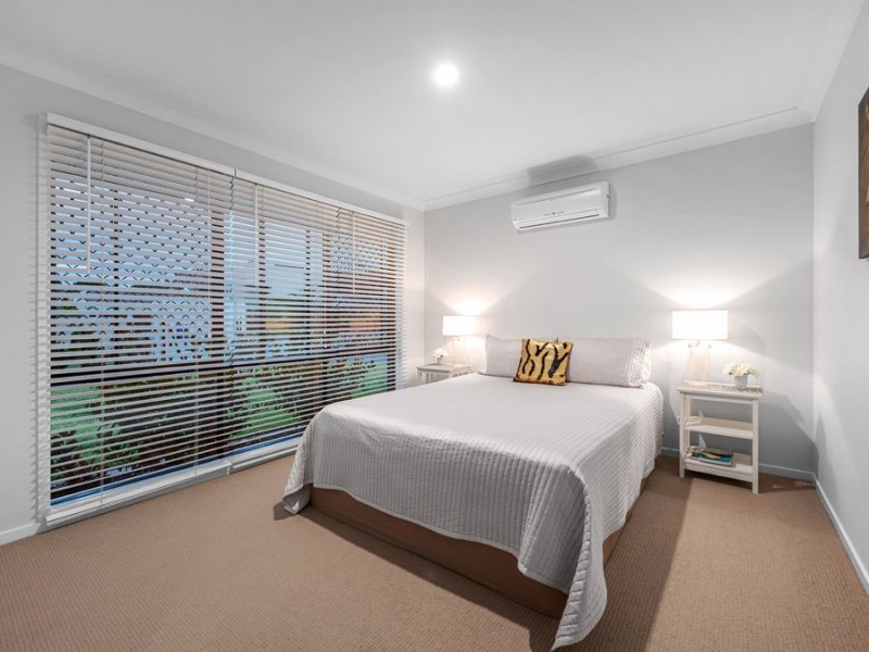 31 Paperbark Place, Wakerley QLD 4154