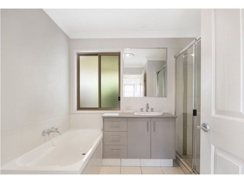 11 Lexey Crescent, Wakerley QLD 4154