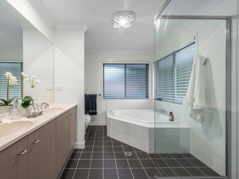 20 Lachlan Drive, Wakerley QLD 4154