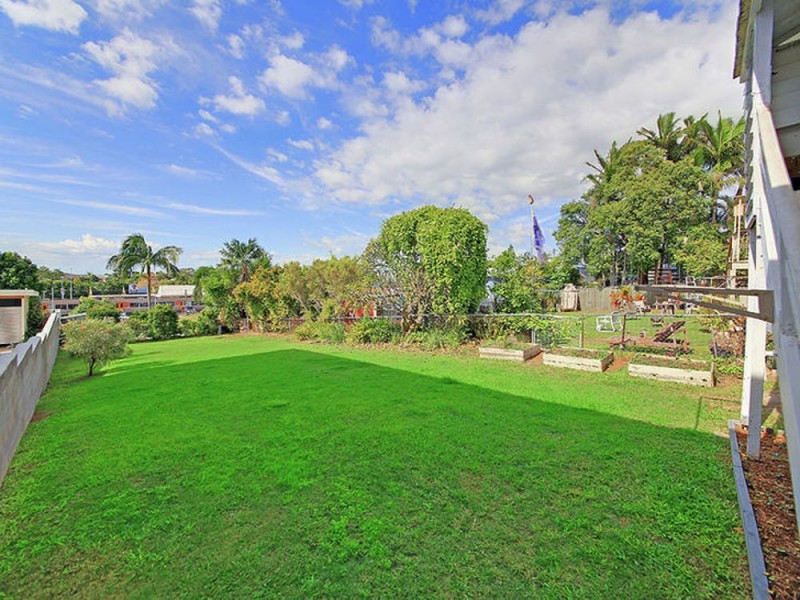 25 Gordon Parade, Manly QLD 4179