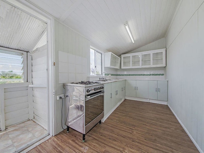 25 Gordon Parade, Manly QLD 4179