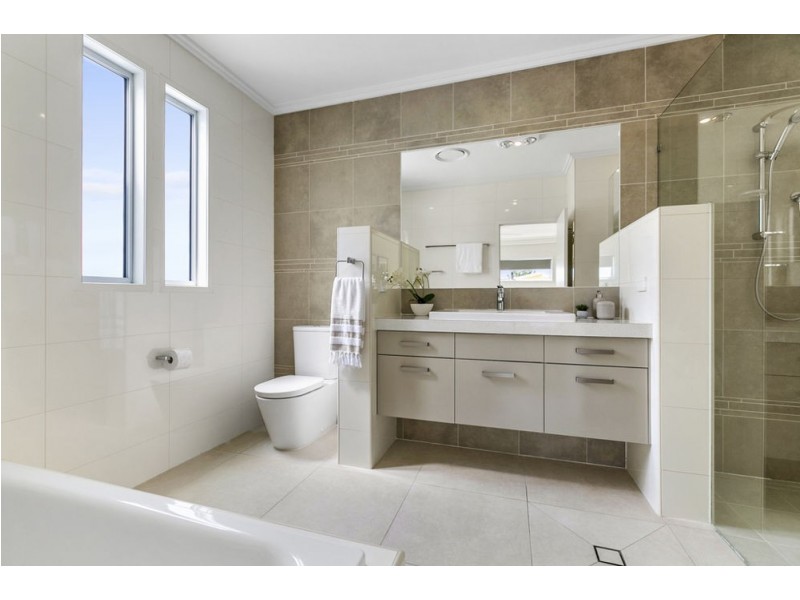 42 St Catherines Tce, Wynnum QLD 4178