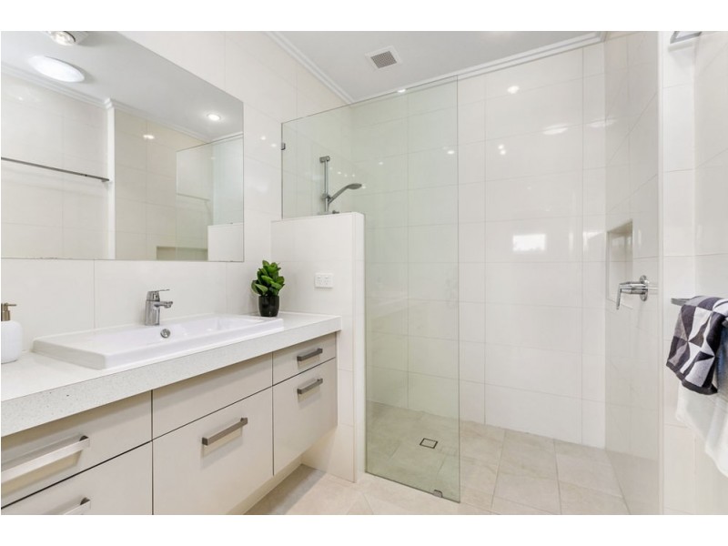 42 St Catherines Tce, Wynnum QLD 4178