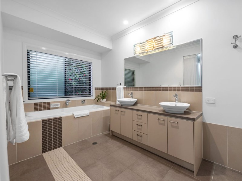 39 Izzies Place, Wakerley QLD 4154