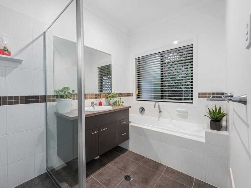 39 Izzies Place, Wakerley QLD 4154