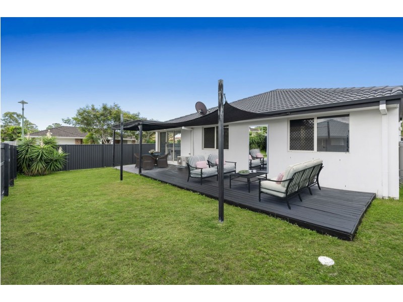 3 Virginia Place, Wynnum West QLD 4178