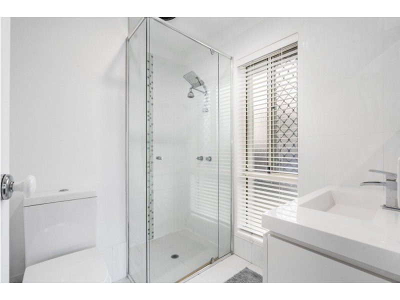 3 Virginia Place, Wynnum West QLD 4178