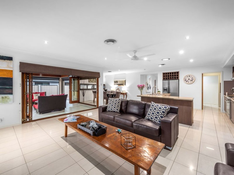 17 Senden Crescent, Manly West QLD 4179