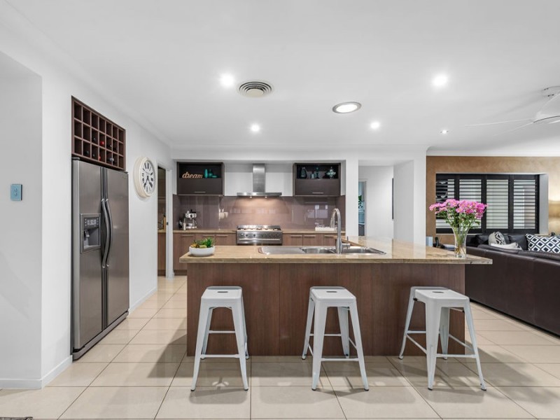 17 Senden Crescent, Manly West QLD 4179