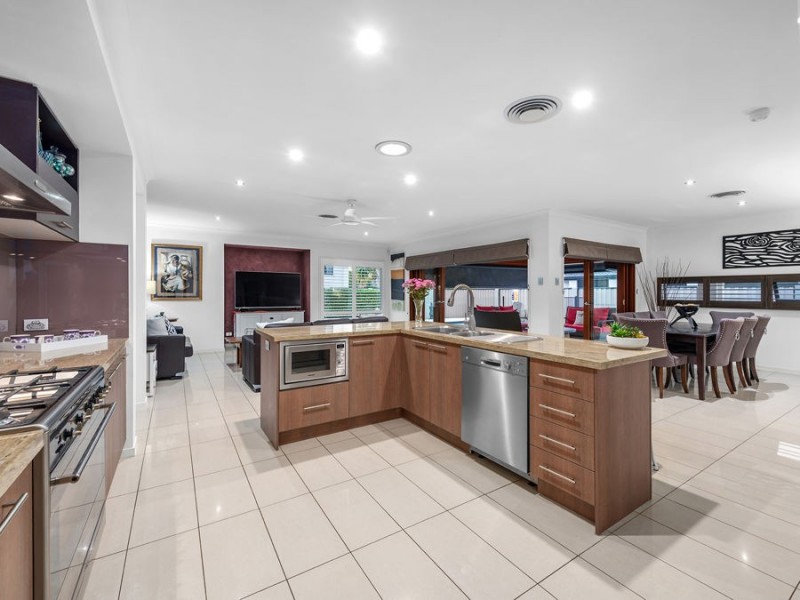 17 Senden Crescent, Manly West QLD 4179