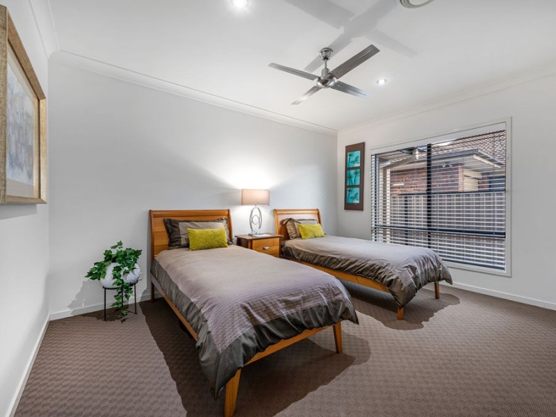 17 Senden Crescent, Manly West QLD 4179