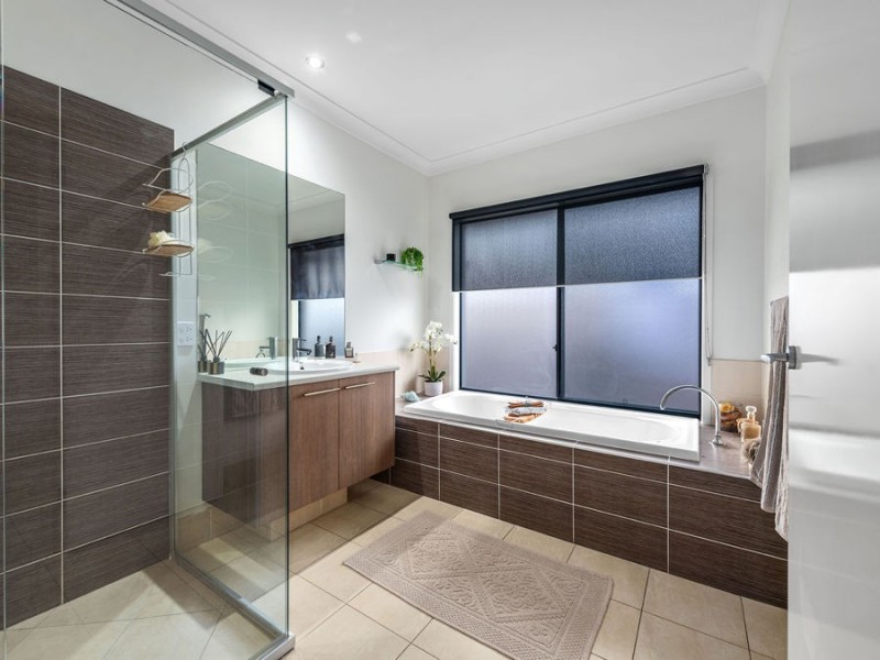 17 Senden Crescent, Manly West QLD 4179