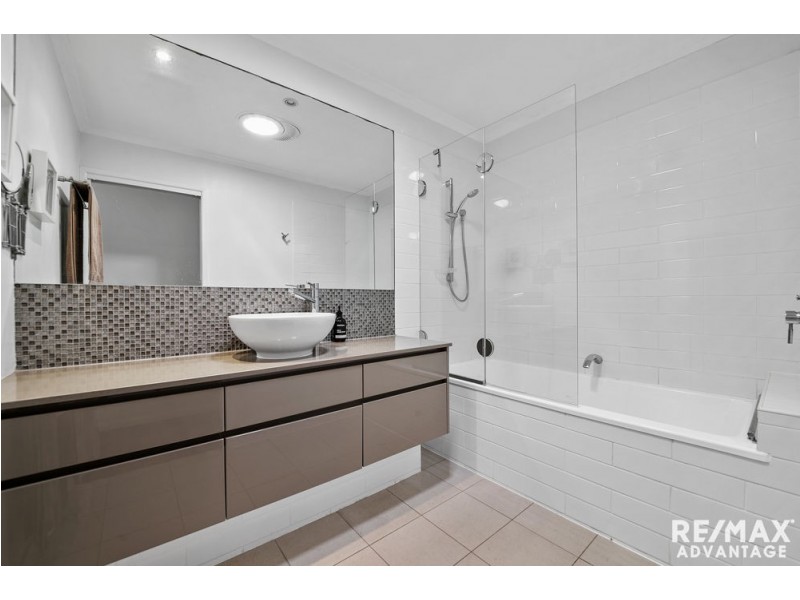 6 Duval Street, Wynnum West QLD 4178